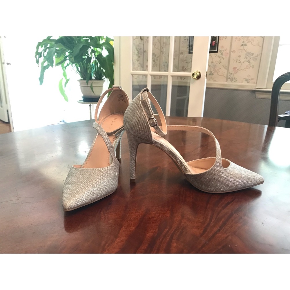 Kelly & Katie Silver Sevama Heels - Picture 2 of 6